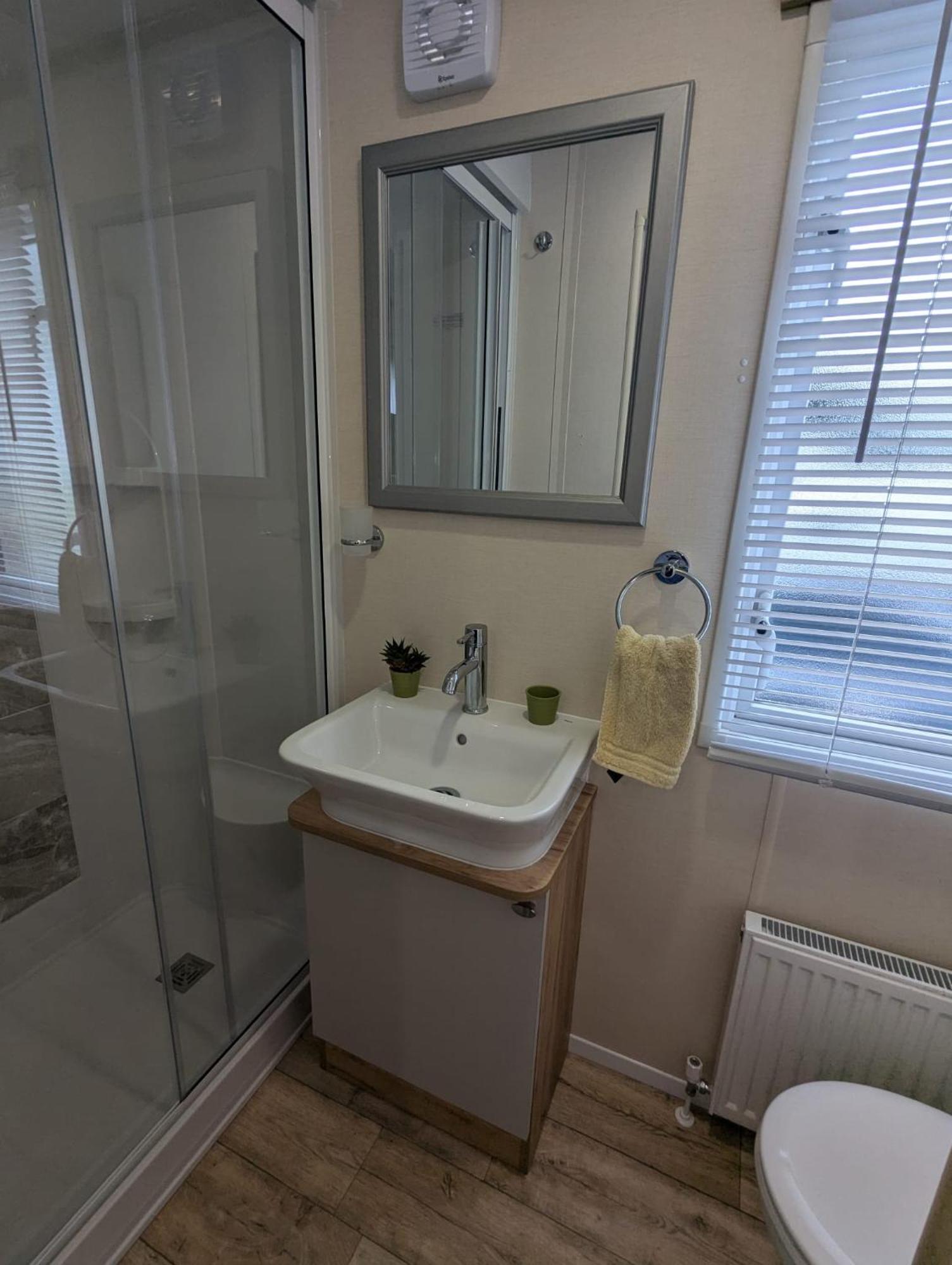 Spacious Comfortable Holiday Home With Unique Layout On 5 Star Shorefield Holiday Park 밀퍼드온시 외부 사진