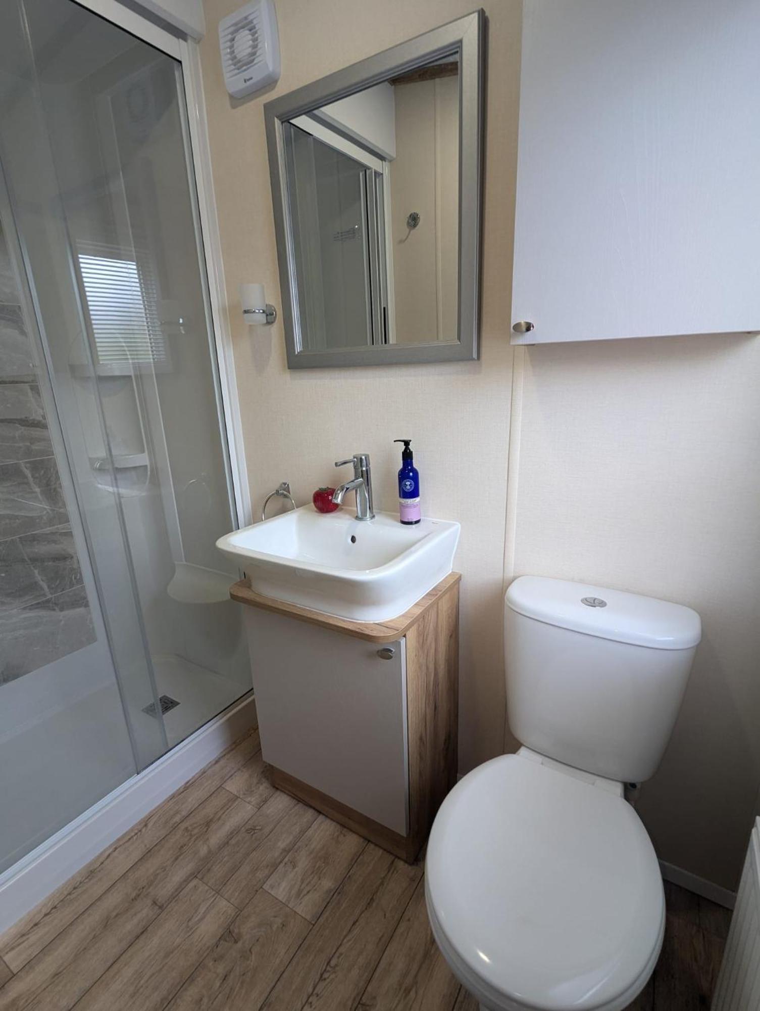 Spacious Comfortable Holiday Home With Unique Layout On 5 Star Shorefield Holiday Park 밀퍼드온시 외부 사진