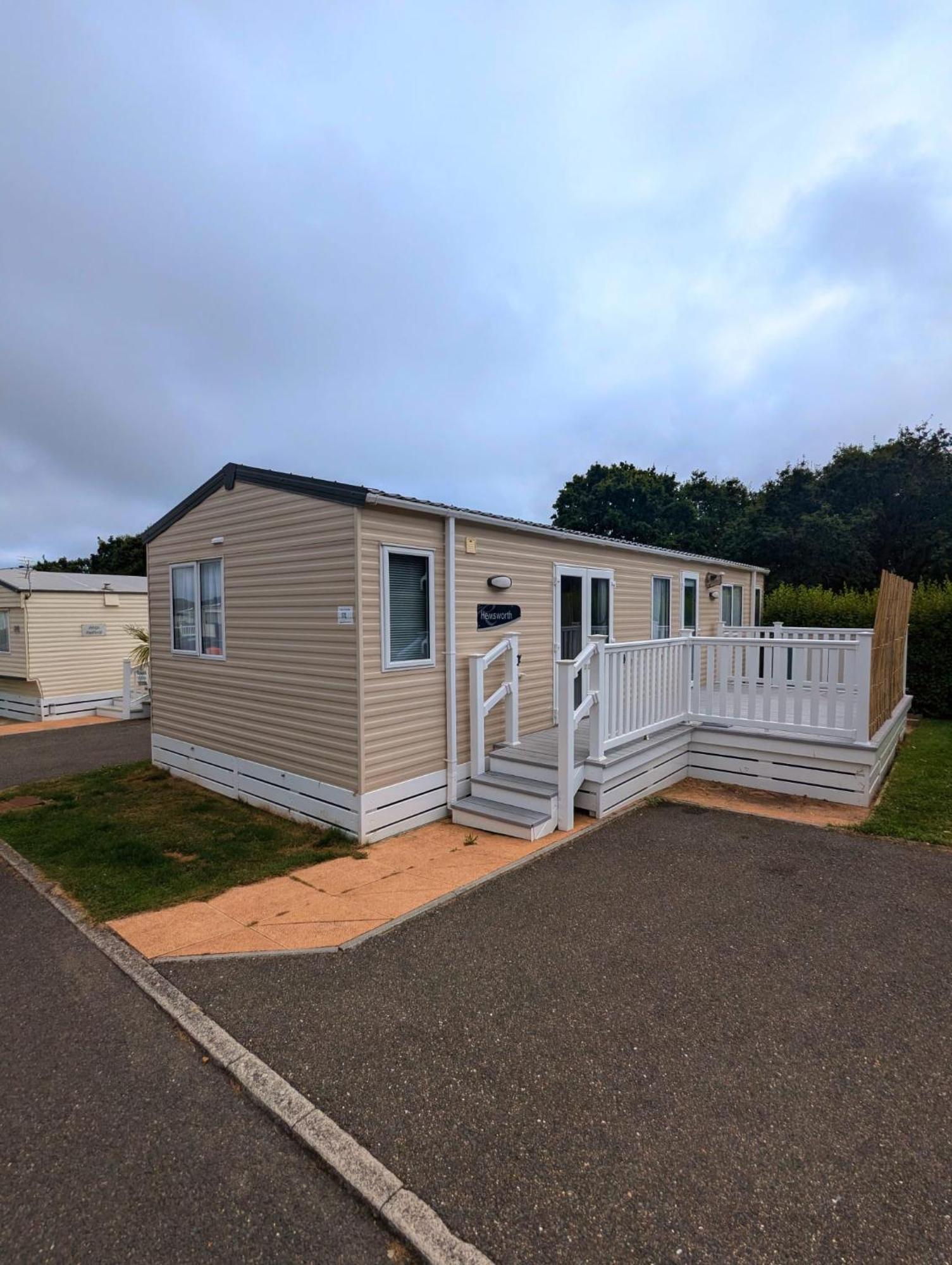 Spacious Comfortable Holiday Home With Unique Layout On 5 Star Shorefield Holiday Park 밀퍼드온시 외부 사진